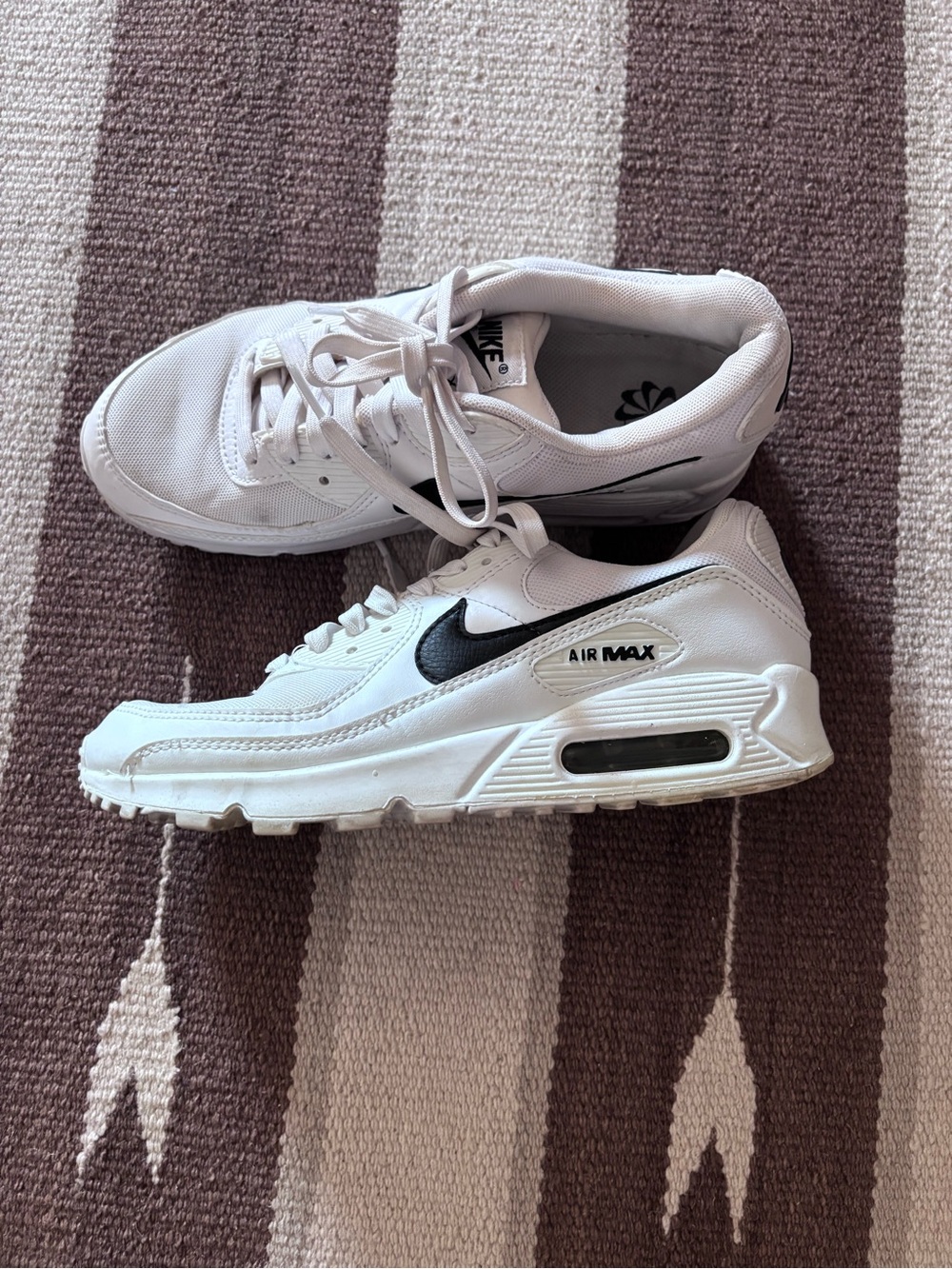 Nike White and Black Air Max Retro Sneakers 8.5